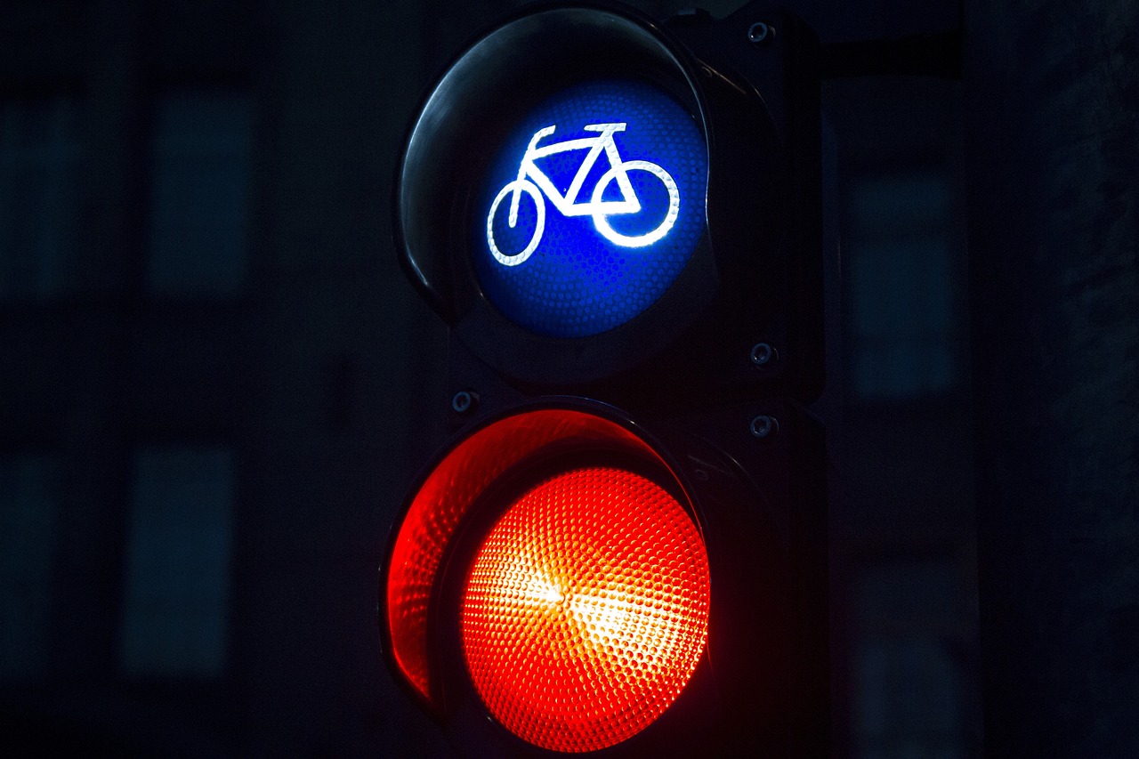 Les règles de circulation pour les véhicules spéciaux selon le code de la route