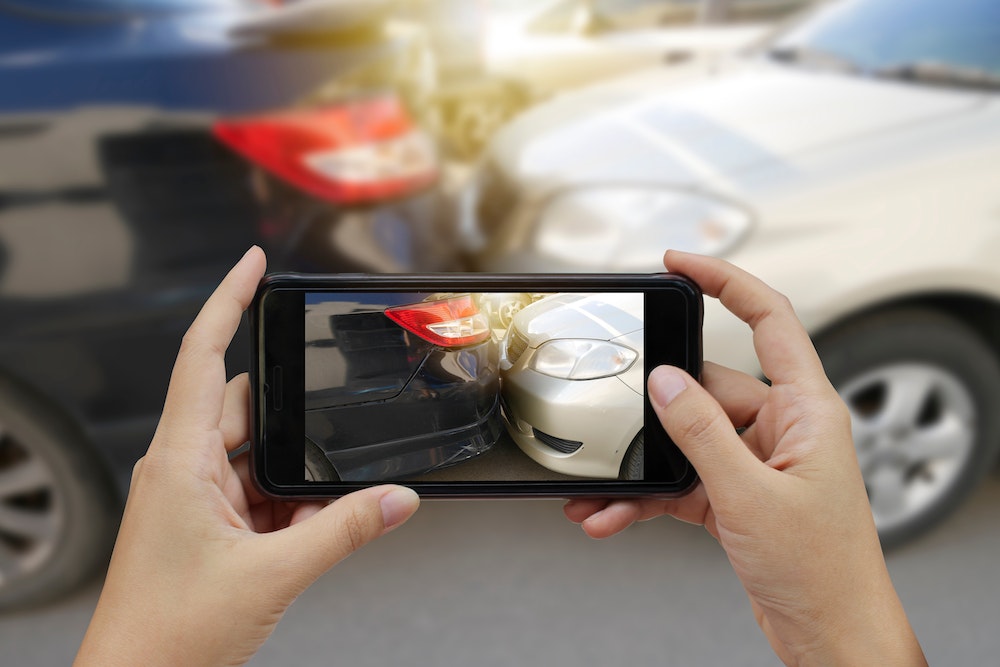 Litige assurance auto : refus de prise en charge suite à une infraction aux règles de dépassement en ville