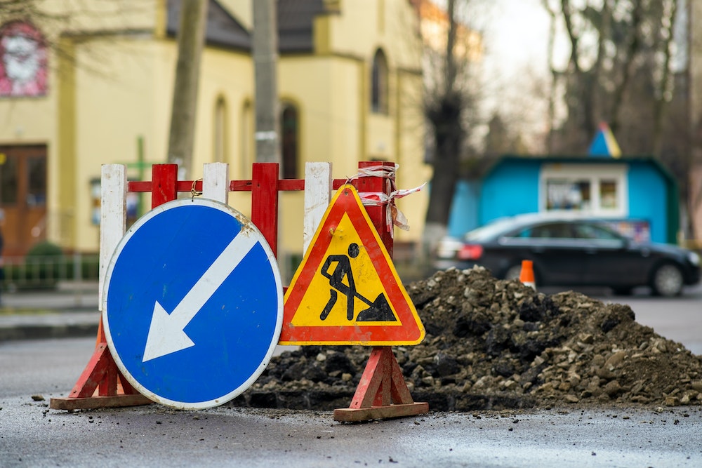 Les sanctions juridiques en cas de non-conformité du panneau de chantier