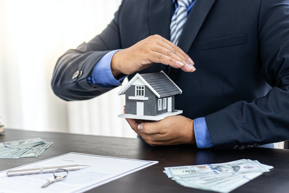 Comprendre la Résiliation en Cours d'Année des Contrats d'Assurance : Un Guide Juridique Complet