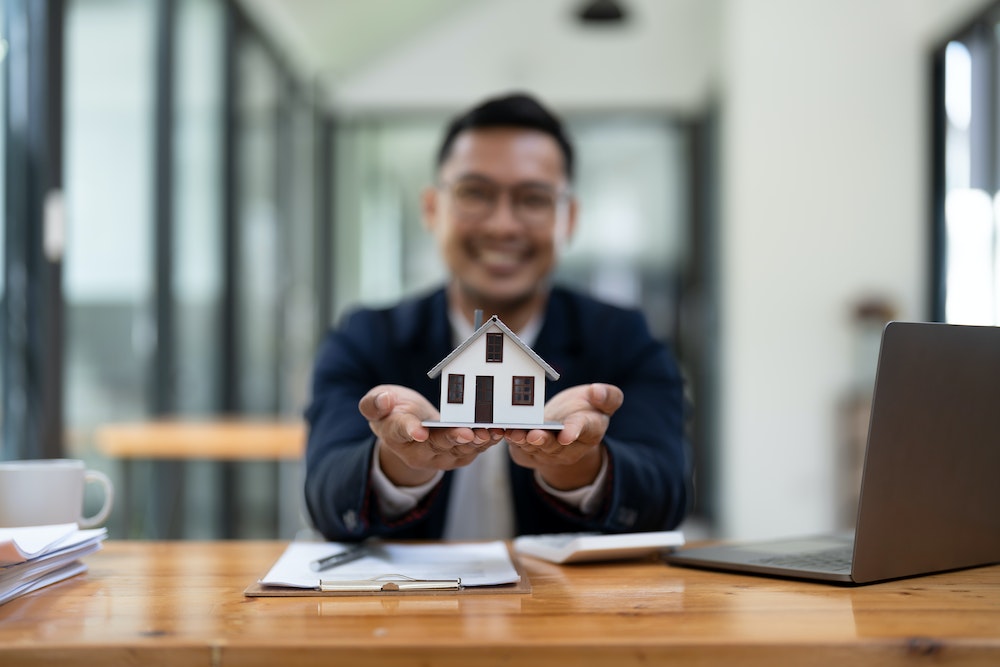 La loi Hoguet et l'estimation immobilière: Une réglementation essentielle pour sécuriser les transactions